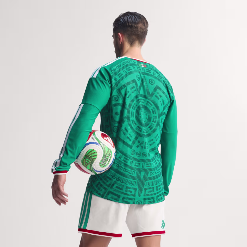 JERSEY VISITANTE SELECCIÓN NACIONAL DE MÉXICO 26 MANGA LARGA VERSIÓN JUGADOR